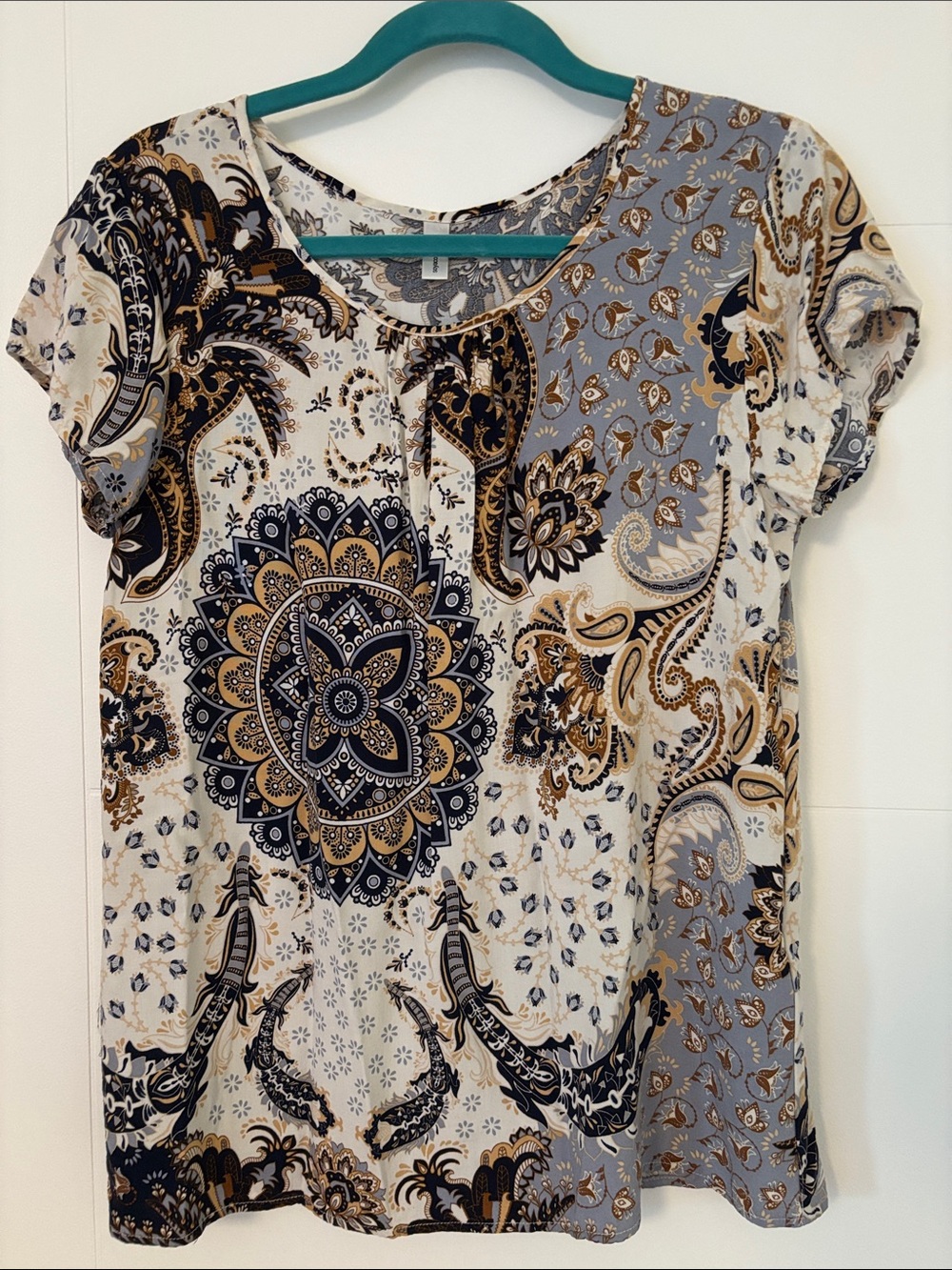 Printed Paisley Medallion Short Sleeve Top - Beige Navy